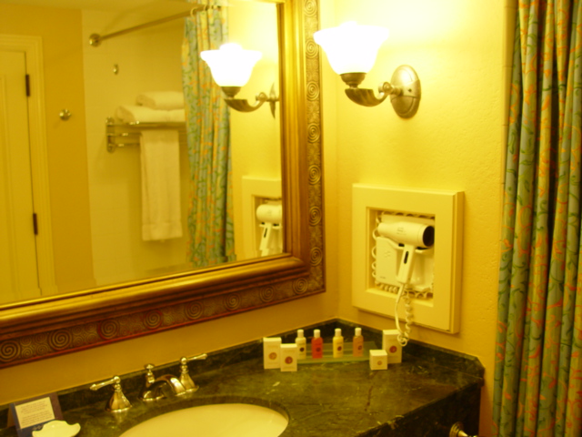 atlantis-paradise-island-bathroom.jpg