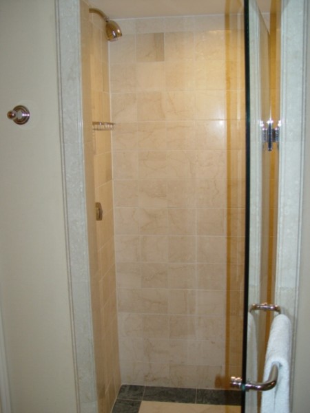 atlantisparadiseislandbathroomshower.jpg