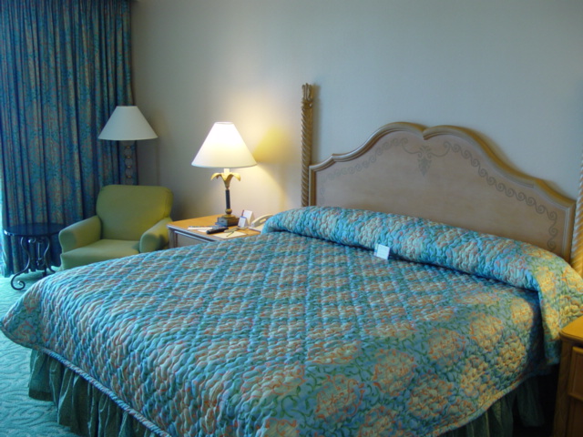 bedroom-king-bed-atlantis-bahamas.jpg