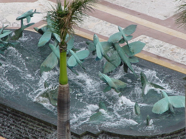 flying-fish-sculpture-atlantis-bahamas.jpg