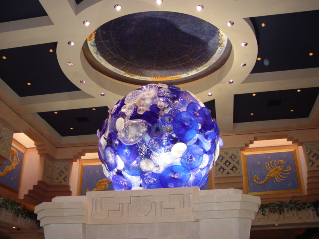 glass-crystal-sculptures-atlantis-nassau.jpg