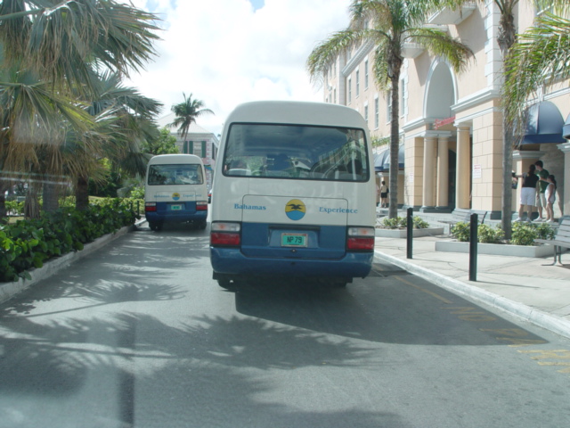 shuttle-bus-nassau-bahama.jpg