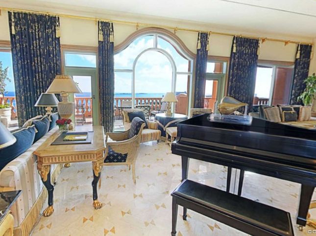 Royal Tower Atlantis near the Bridge Suite living area