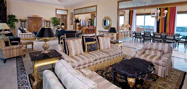 Royal Tower Atlantis near the Bridge Suite