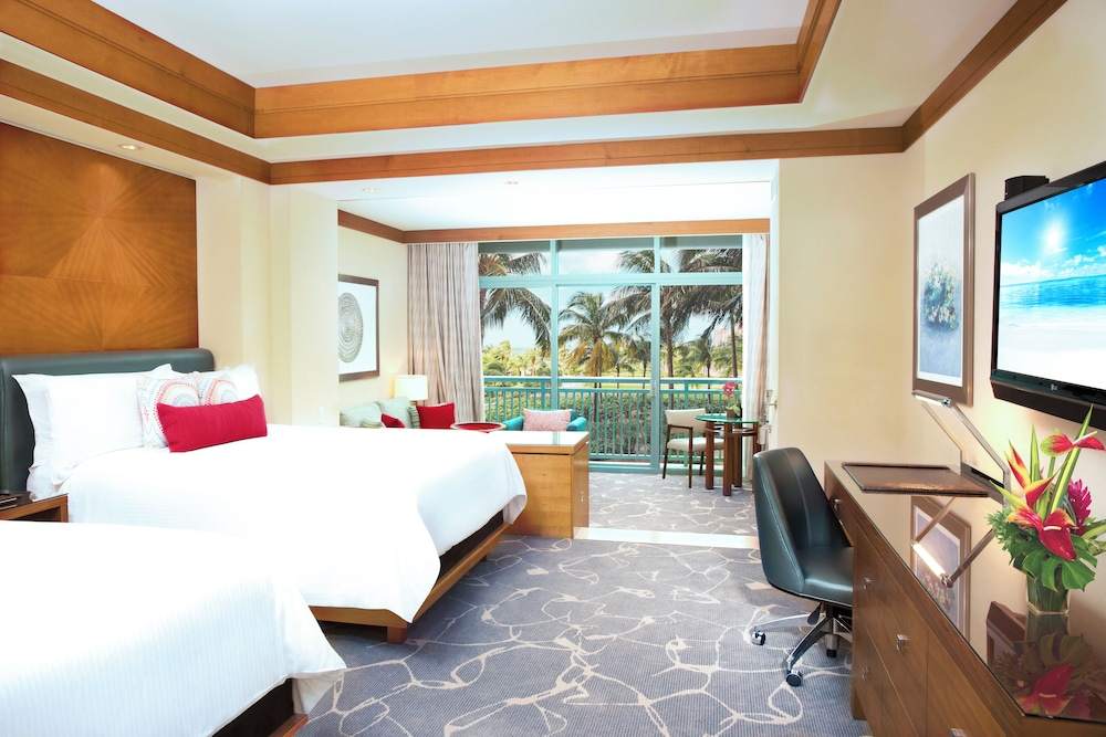 Cove Azure Suites 2 bedroom 1 King and 2 queens bedside breakfast nook